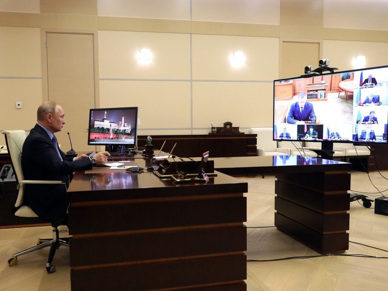 Путин решил устроить телеконференцию
