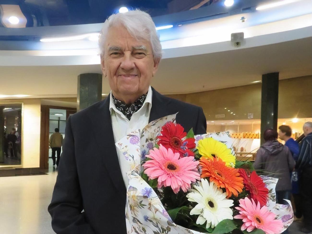 Крищенко родился в 1935 году в Житомире