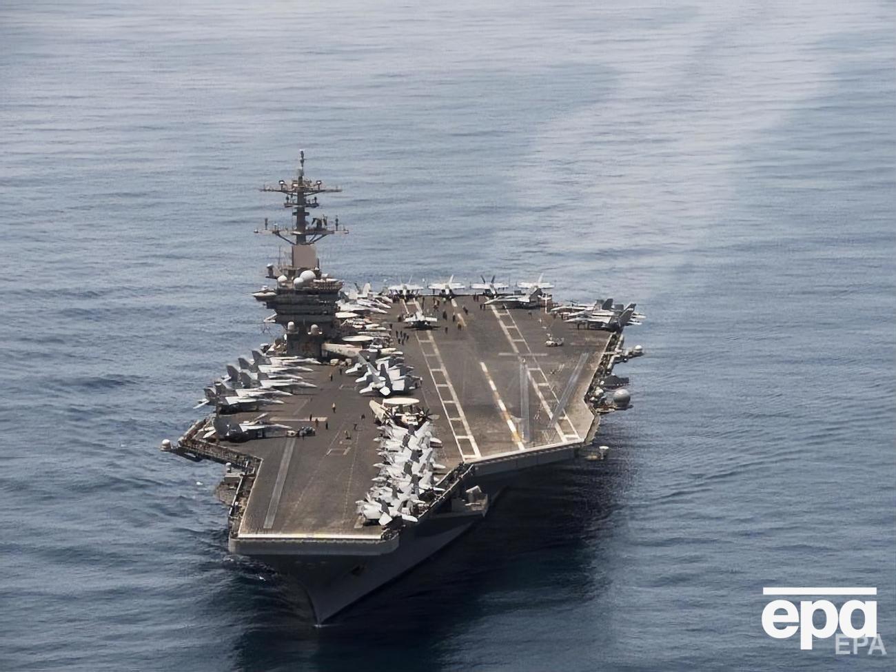 Капітан авіаносця вимагає евакуювати екіпаж