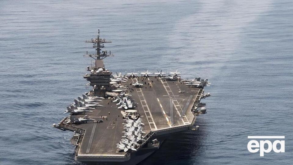 Капітан авіаносця вимагає евакуювати екіпаж