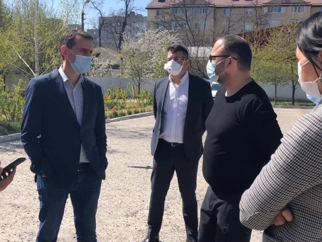 Ляшко (крайний слева): ВОЗ&nbsp;рекомендовала всем странам мира не ослаблять карантин