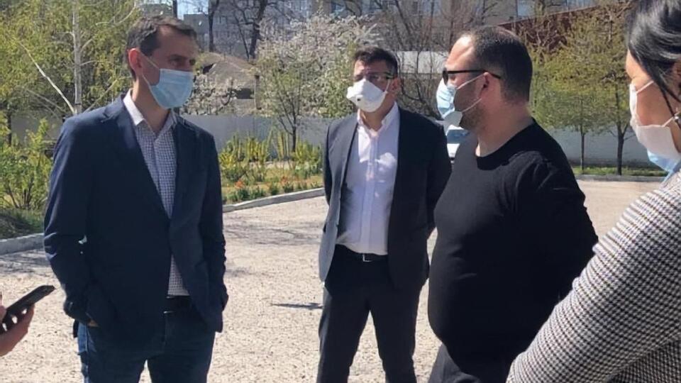 Ляшко (крайний слева): ВОЗ рекомендовала всем странам мира не ослаблять карантин