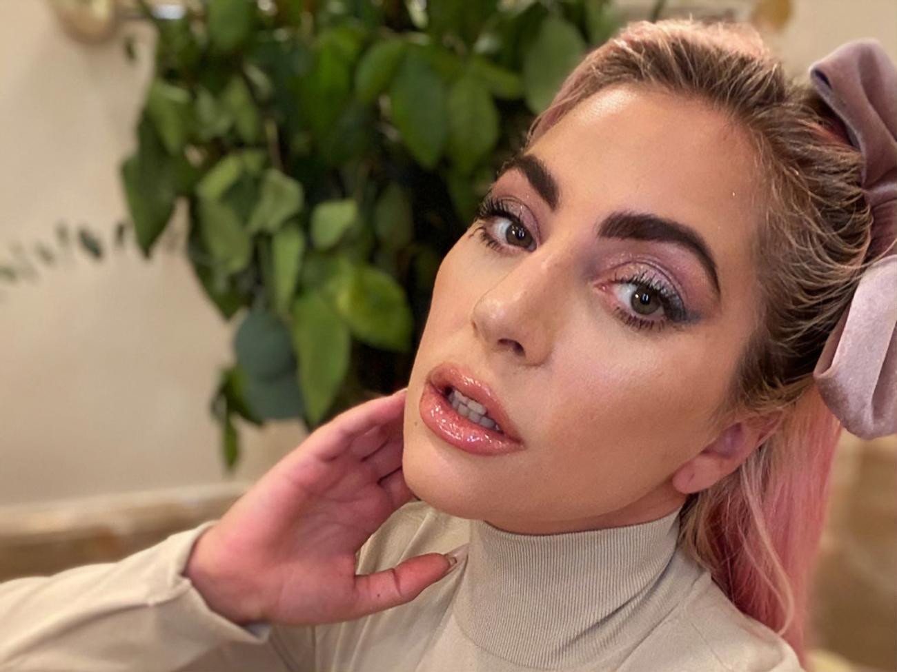 Леди Гага исполнит роль ревнивой жены