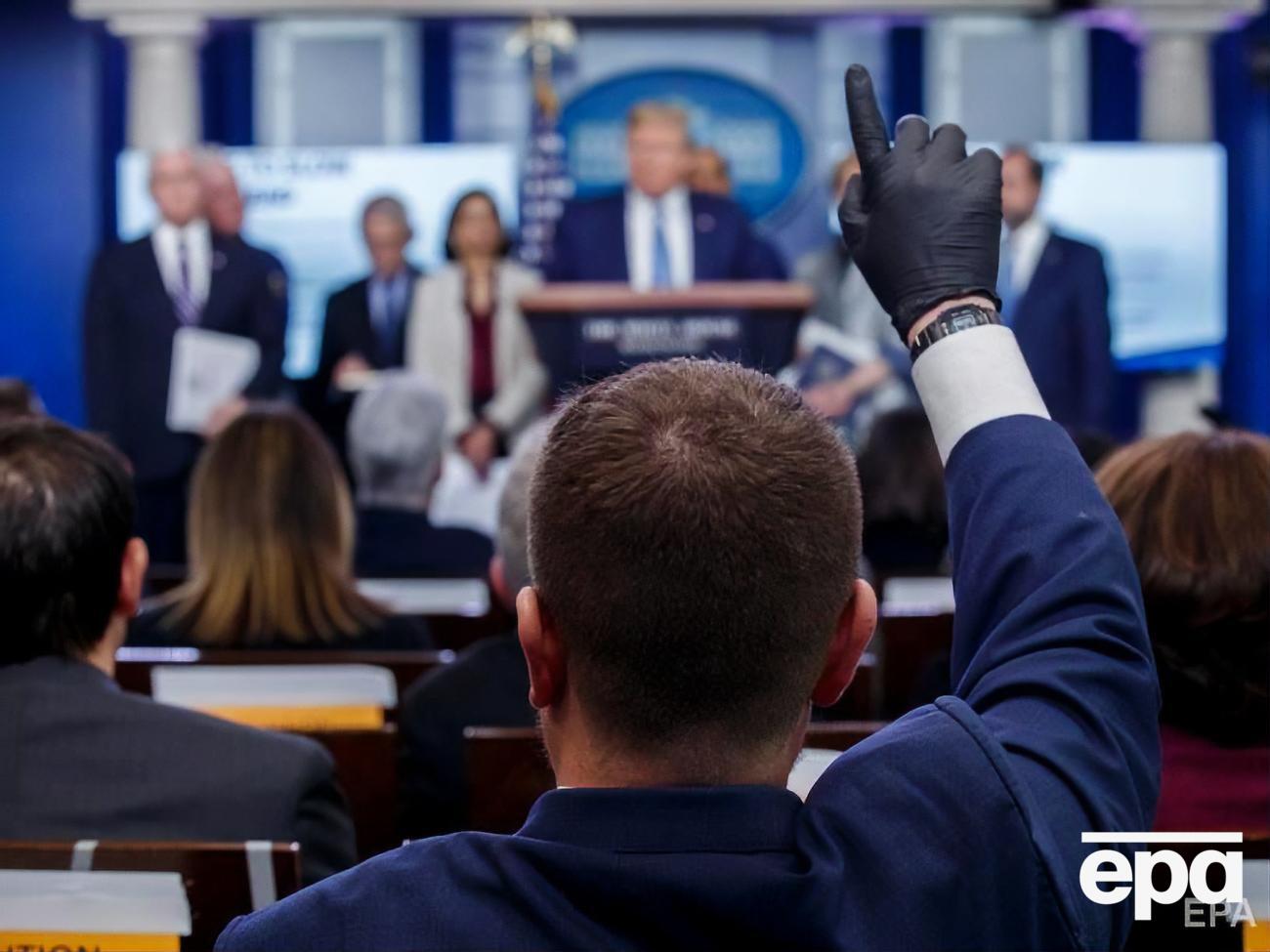 Кожен журналіст у Білому домі перед брифінгом Трампа здаватиме експрестест на коронавірус
