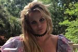 Спірс: Найпростіша з наук – найкраща, а моя – просто схиляти коліна в молитві!