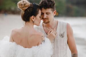 Церемония бракосочетания пары прошла на безлюдном острове Панган (Таиланд)