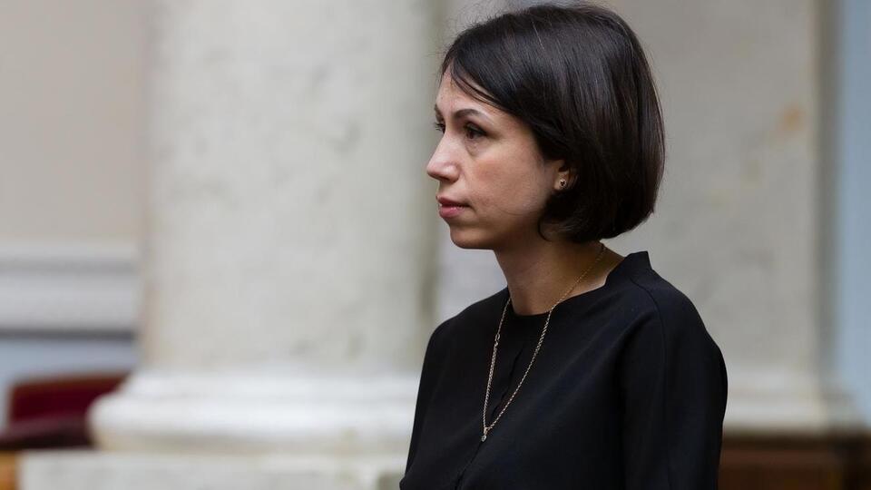 У ДБР повідомили, що Чорновол безпосередньо брала участь у підпалі будівлі в центрі Києва