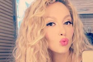 Полякова смогла засунуть в рот 24 отрезка туалетной бумаги