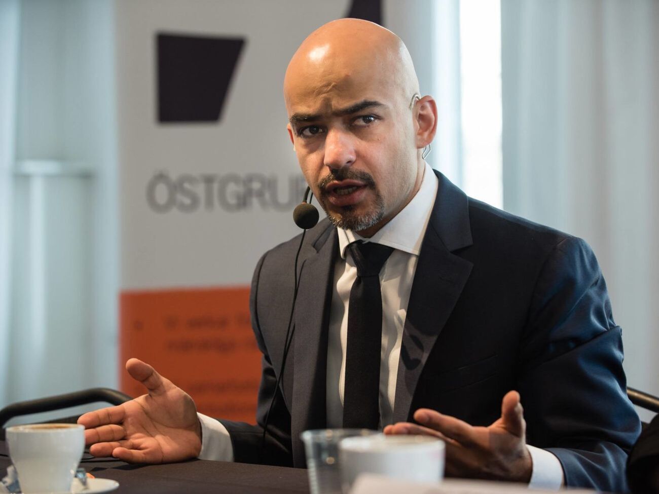 Черновол обвинили в соучастии в убийстве человека. Друзья следователи, а регионалов, сидящих сейчас в Раде, вы ни в чем не подозреваете?