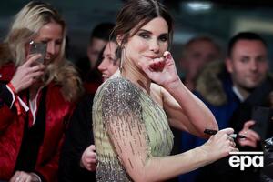 Буллок передала медикам 6 тис. респіраторів