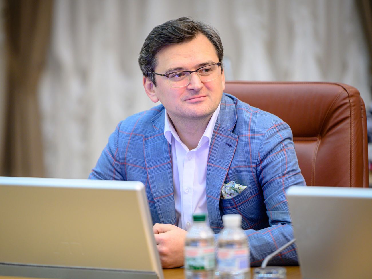 Кулеба напомнил, что украинцы, которые будут возвращаться домой, в обязательном порядке должны пройти обсервацию