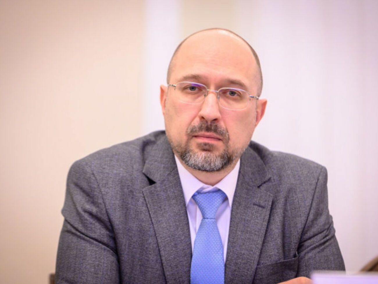 Шмыгаль отметил, что вопрос выхода украинцев на работу изучается с аналитиками