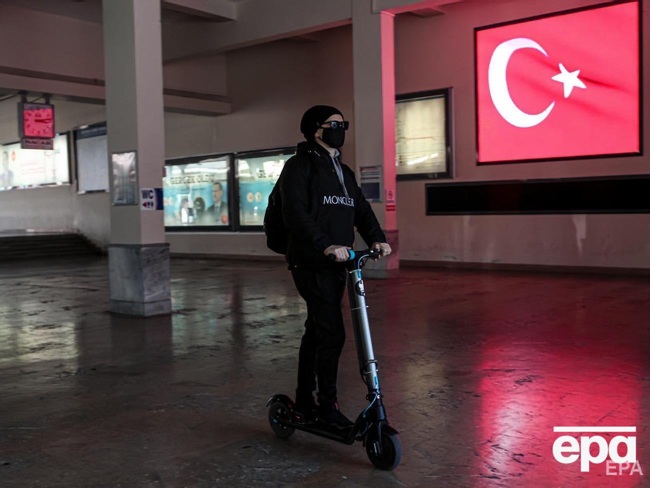 В полночь в 31 регионе Турции объявили комендантский час