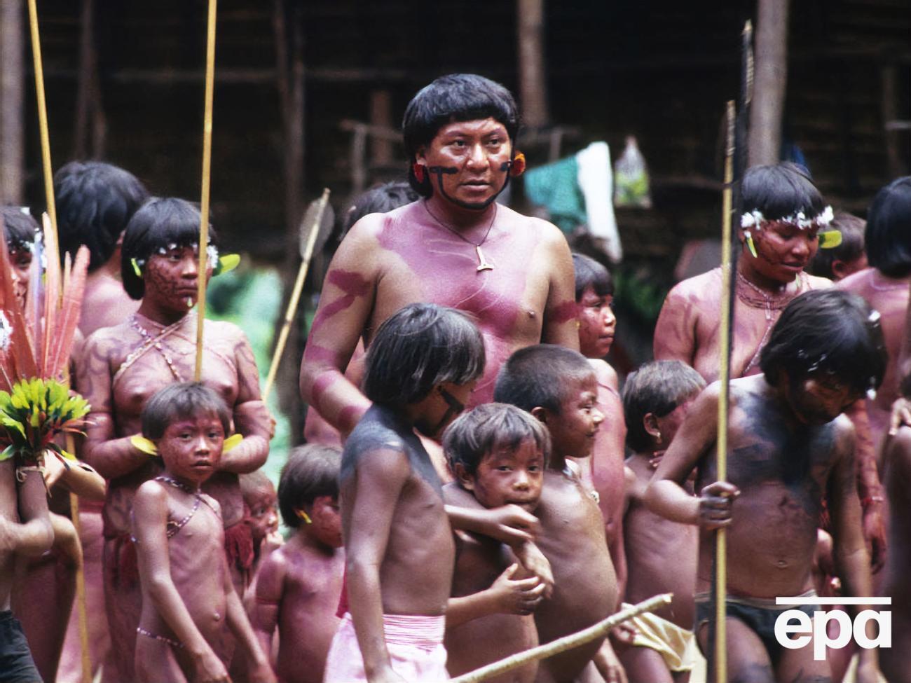Яномами живут в тропических лесах и горах северной Бразилии и южной Венесуэлы