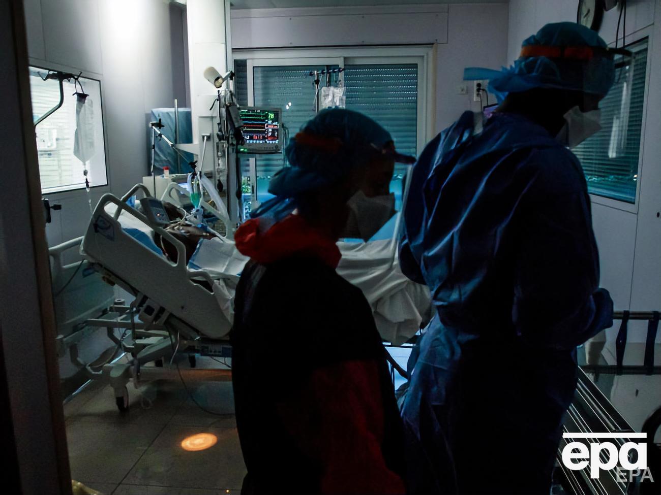 6883 пациента с COVID-19 во Франции находятся в отделениях реанимации