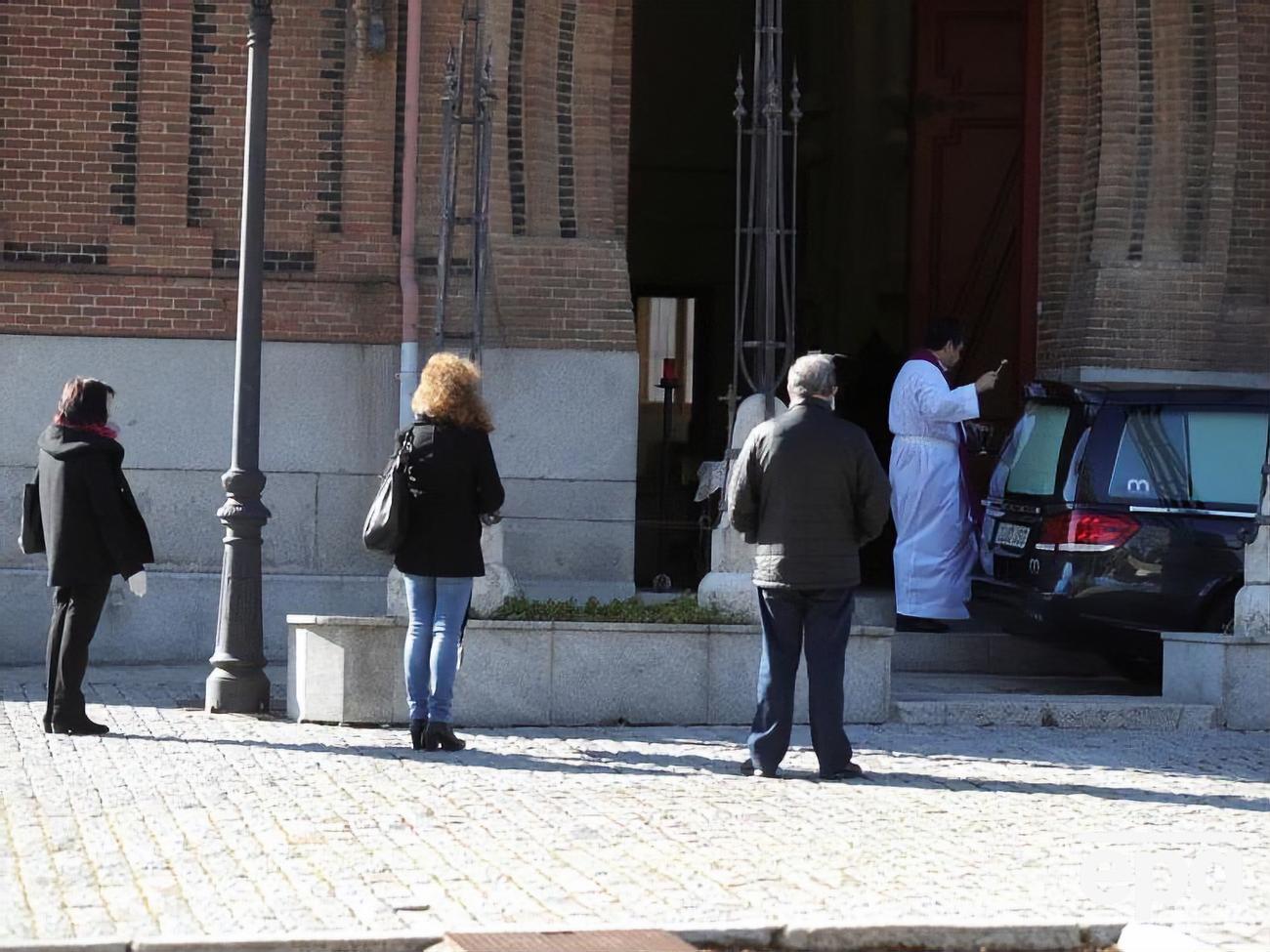 В Іспанії приблизно кожен 10-й хворий на COVID-19 помирає