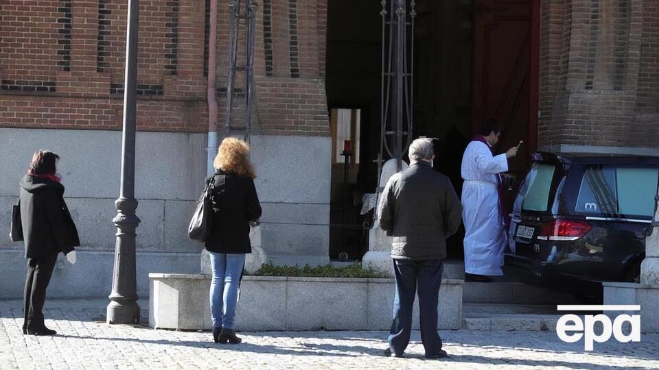 В Испании примерно каждый 10-й заболевший COVID-19 умирает