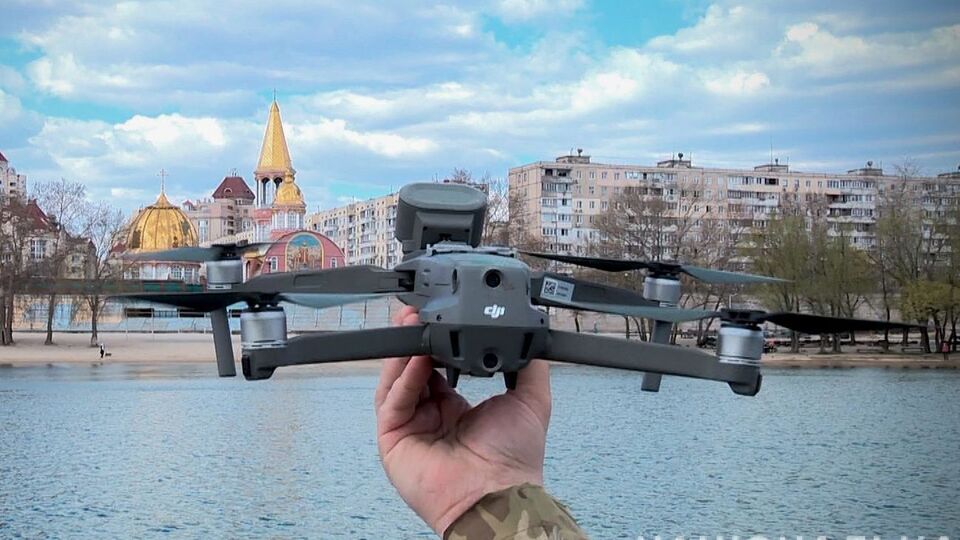 На безпілотники встановили гучномовці і закликали людей дотримуватися карантинних обмежень