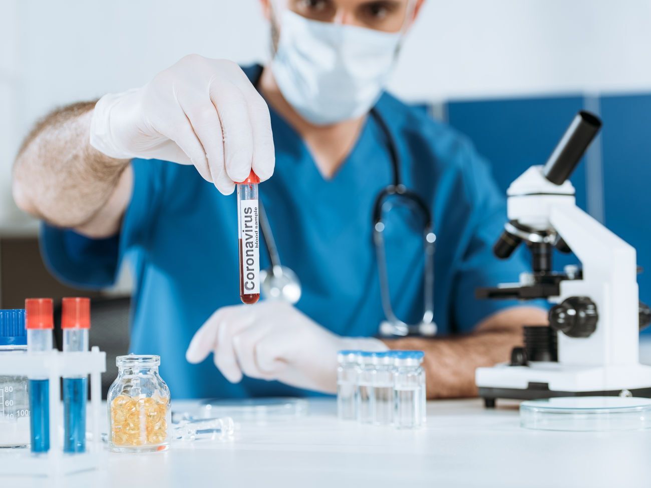 Протягом останньої доби в Україні коронавірус було виявлено у 85 медиків