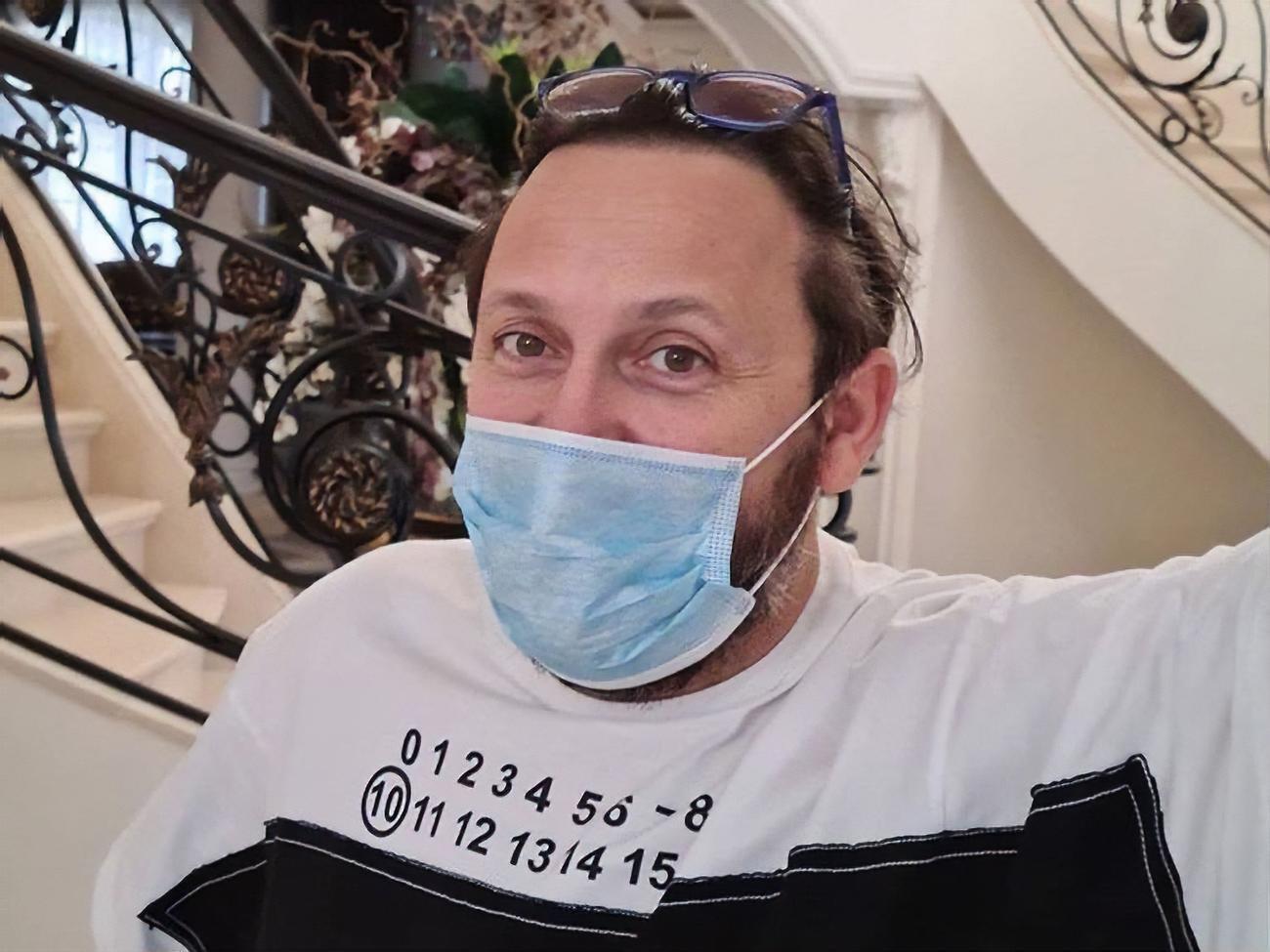 Михайлов выписался из больницы, но соблюдает режим изоляции