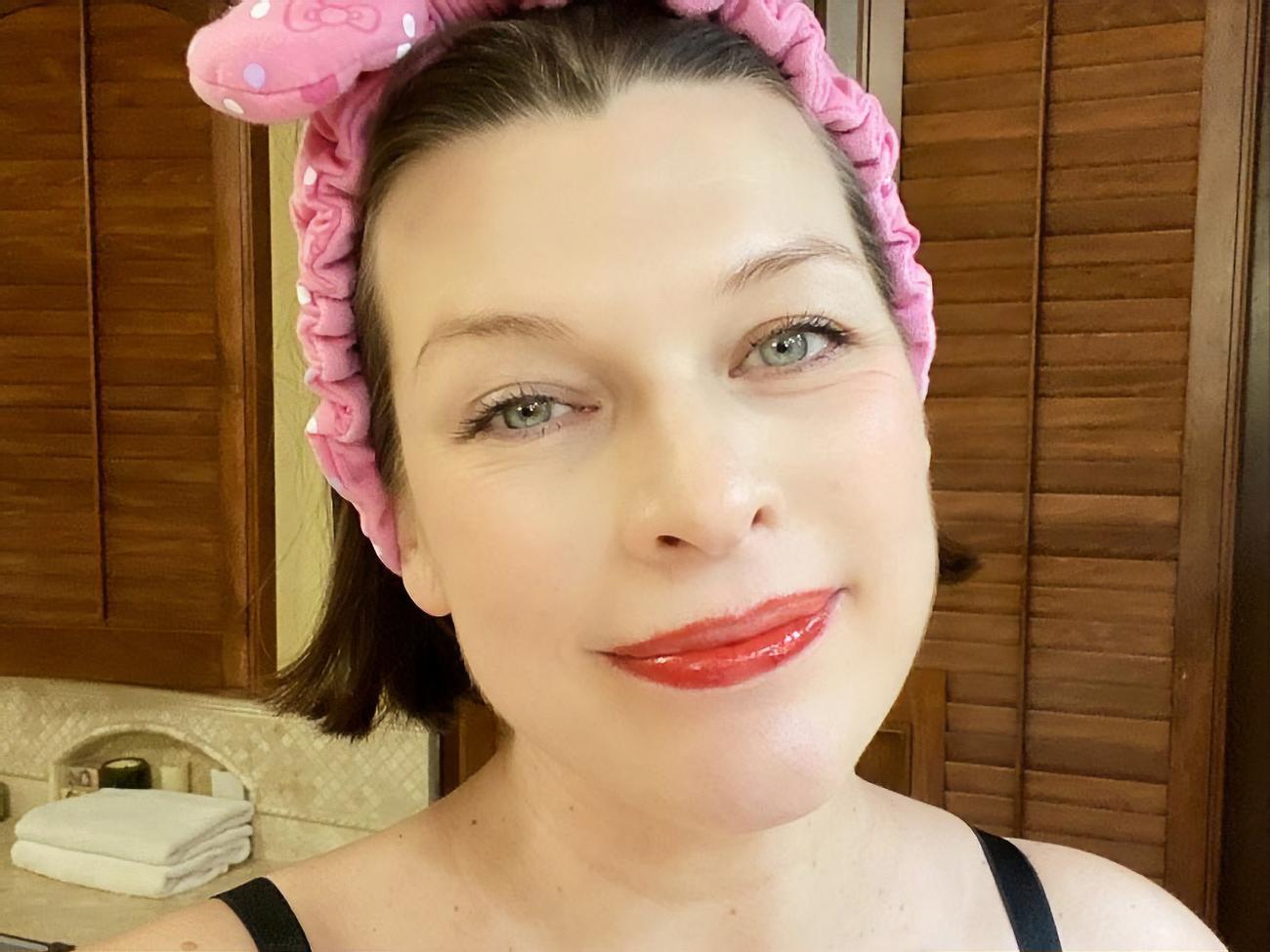 Йовович: Щасливого Великодня від наших маленьких зайчиків!