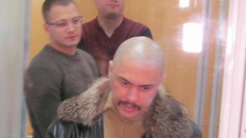 Салама (на задньому плані), Скирда (у центрі) і Ластівка на одному із засідань у Маріуполі