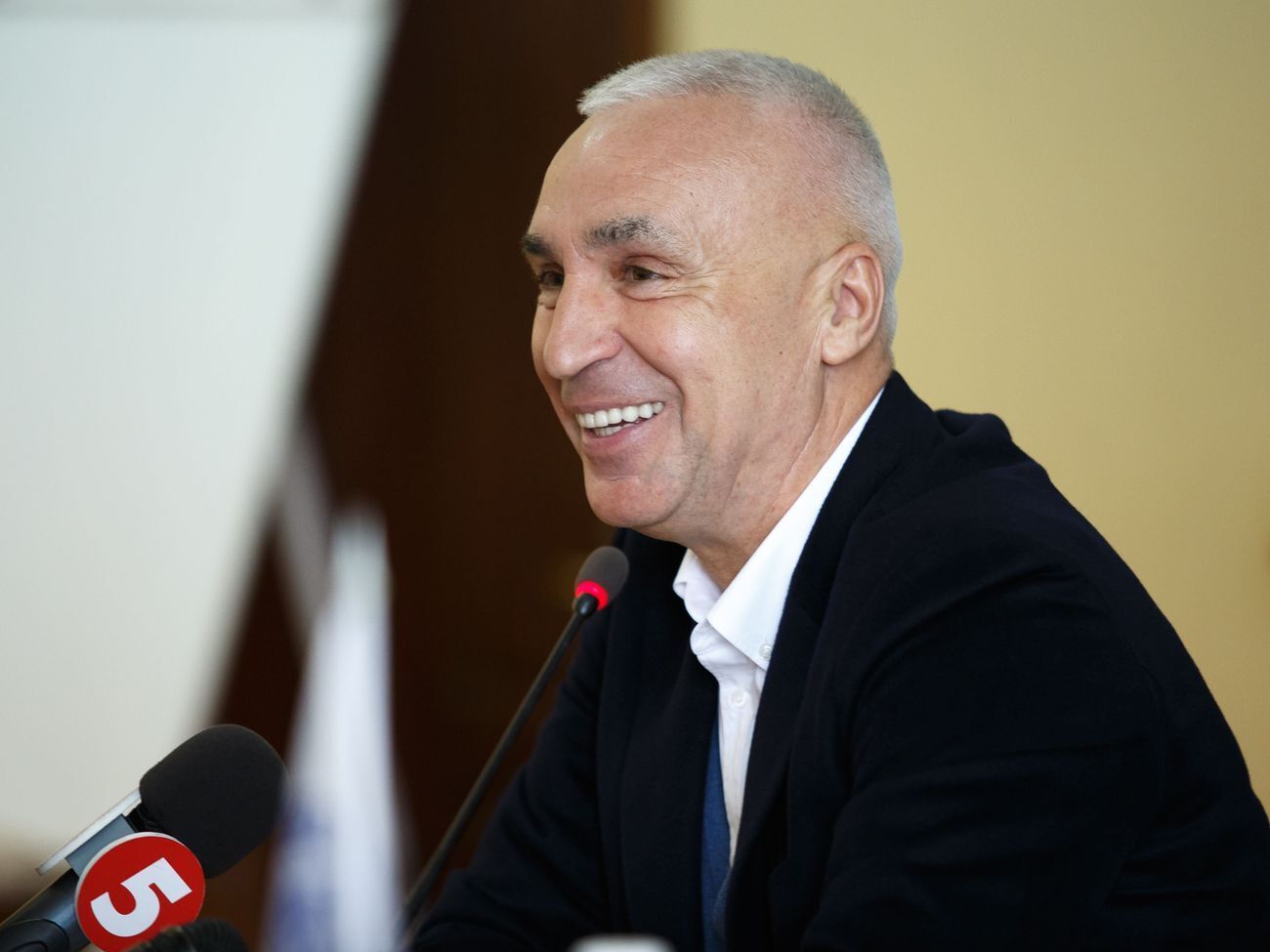 Александр Ярославский призвал не прекращать финансирование строительства аэродрома