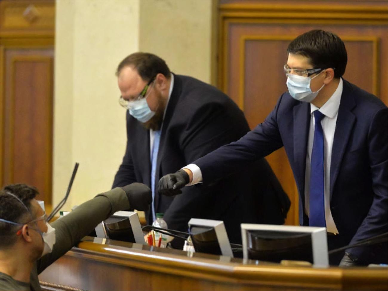 Рада провела внеочередное заседание 13 апреля