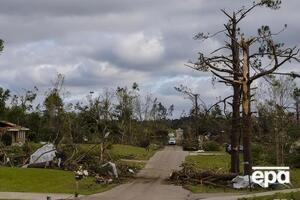 По южным штатам США прошла серия торнадо, 32 человека погибли. Фоторепортаж