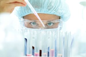 Китайские и американские ученые уже начали испытывать вакцину от коронавируса на людях