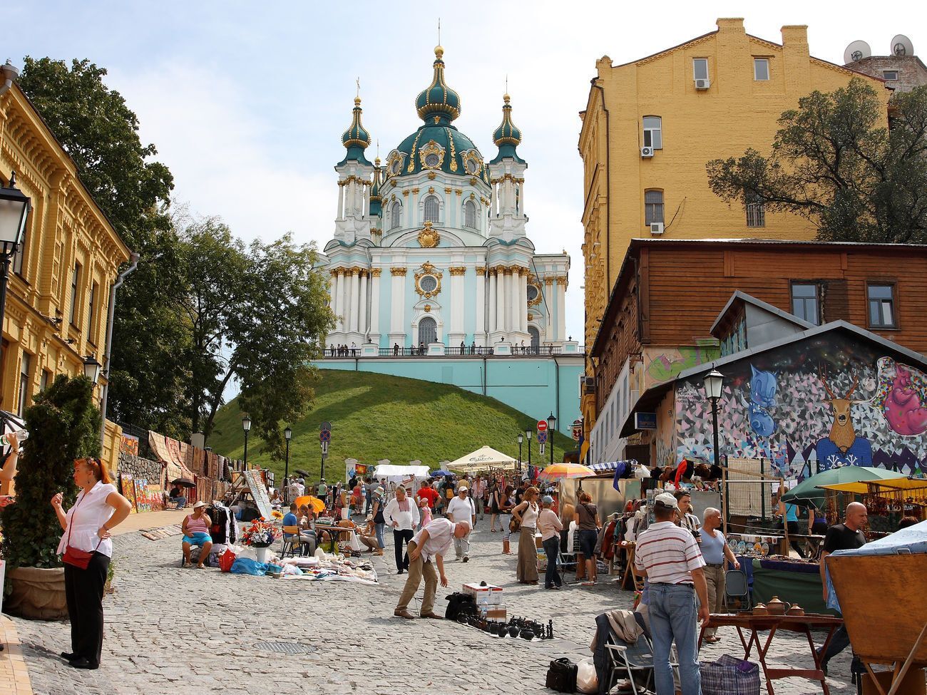 61% украинцев считают введенные меры по борьбе с коронавирусом оптимальными