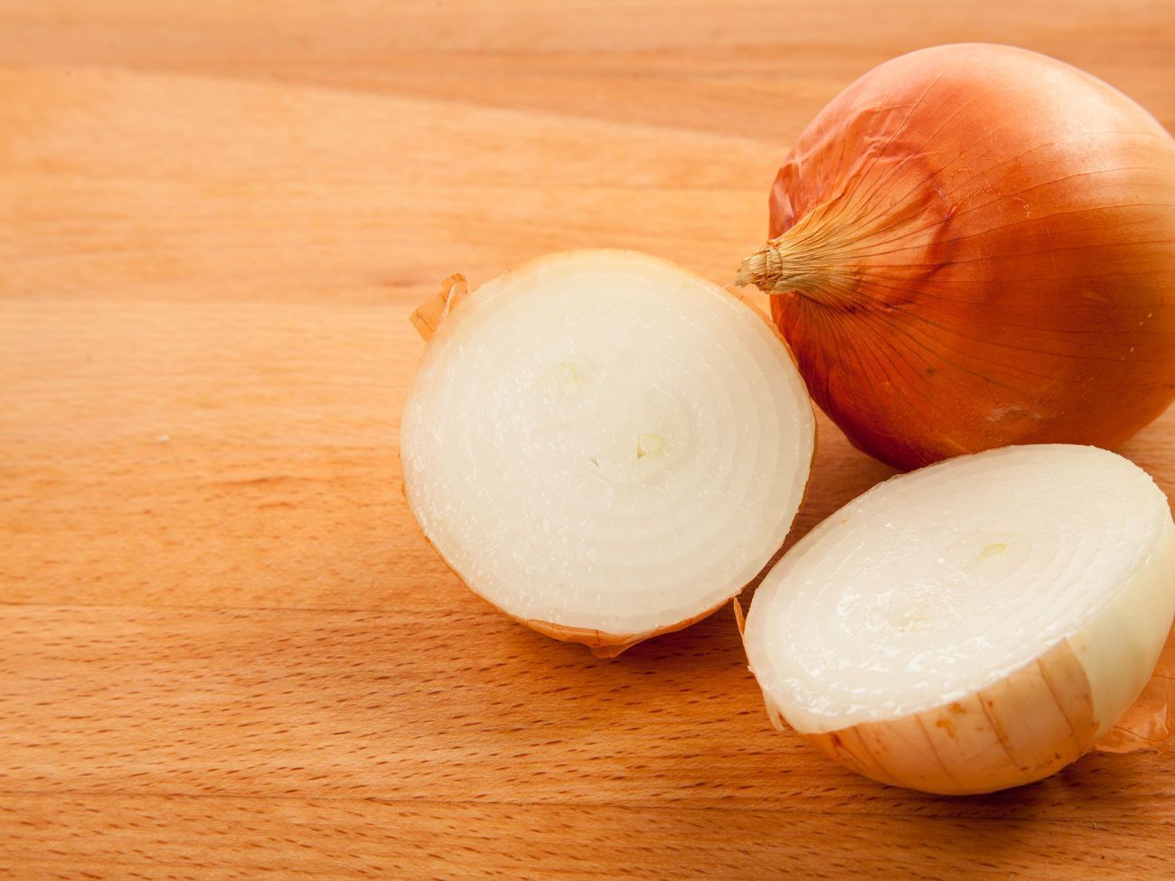 Российские тюремщики считают лук противовирусным средством, отметил Полозов