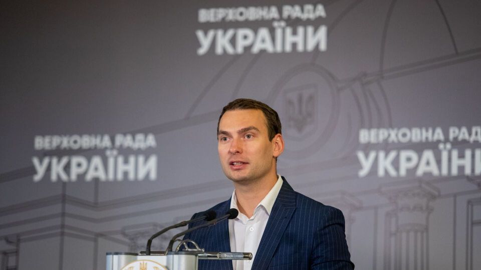 По словам Железняка, на рассмотрение всех поправок уйдет около суток