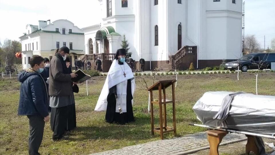 Фотографию с похорон опубликовали в соцсети