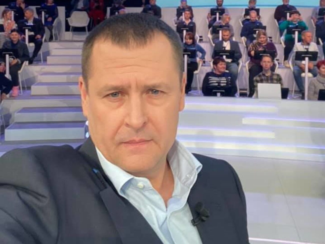 Карантин позбавить нас споглядання на Великдень у церквах депутатів із губернаторами. Із набитими кишенями і свічками в руках