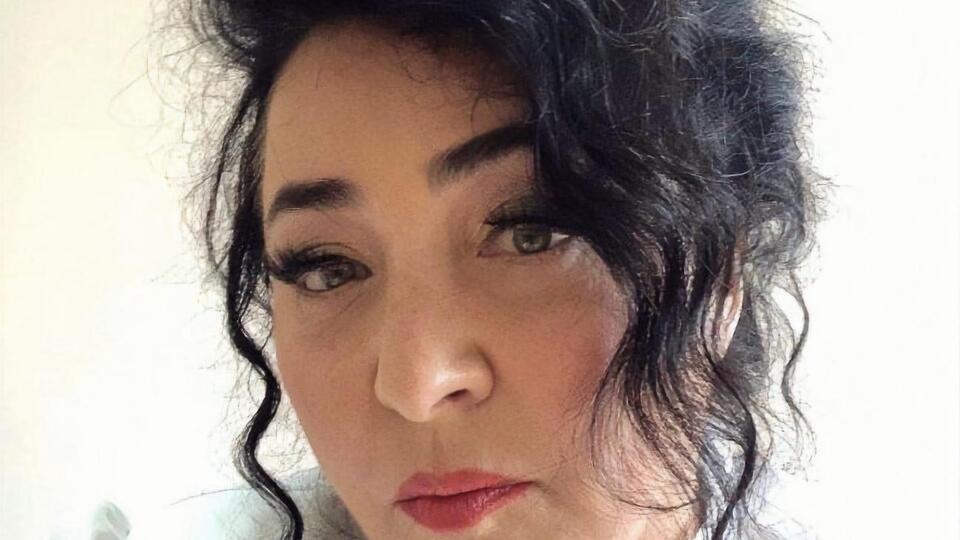 Лолита: Я бросила курить. Я проверила гортань – у меня даже нет налета курильщика. Я ничего не пропагандирую. Но если ты этого не делаешь, с возрастом процессы затухают