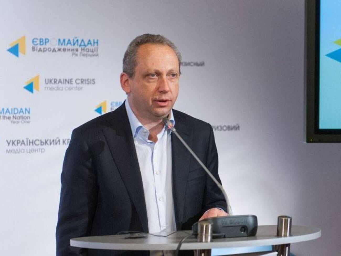 Поставив ментов, проверяющих пропуска на входе в метро, мэрия Москвы организовала несколько сот точек распространения COVID-19
