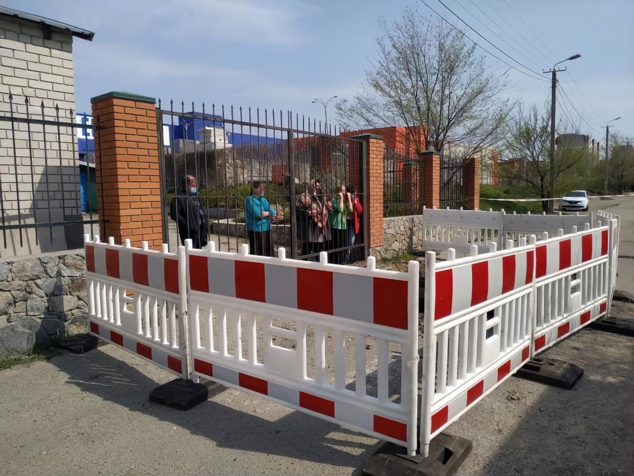 Після недільної служби, проведеної в умовах карантину, біля храму УПЦ МП почали відбуватися "бісівські речі", написав віцемер Дніпра