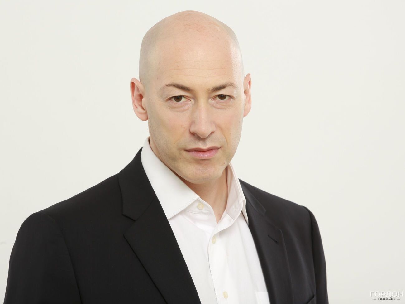 Гордон: Державі зараз потрібно вдарити кулаком по столу і сказати: "Назад усі! Сидіти по домівках! Жодних свят"