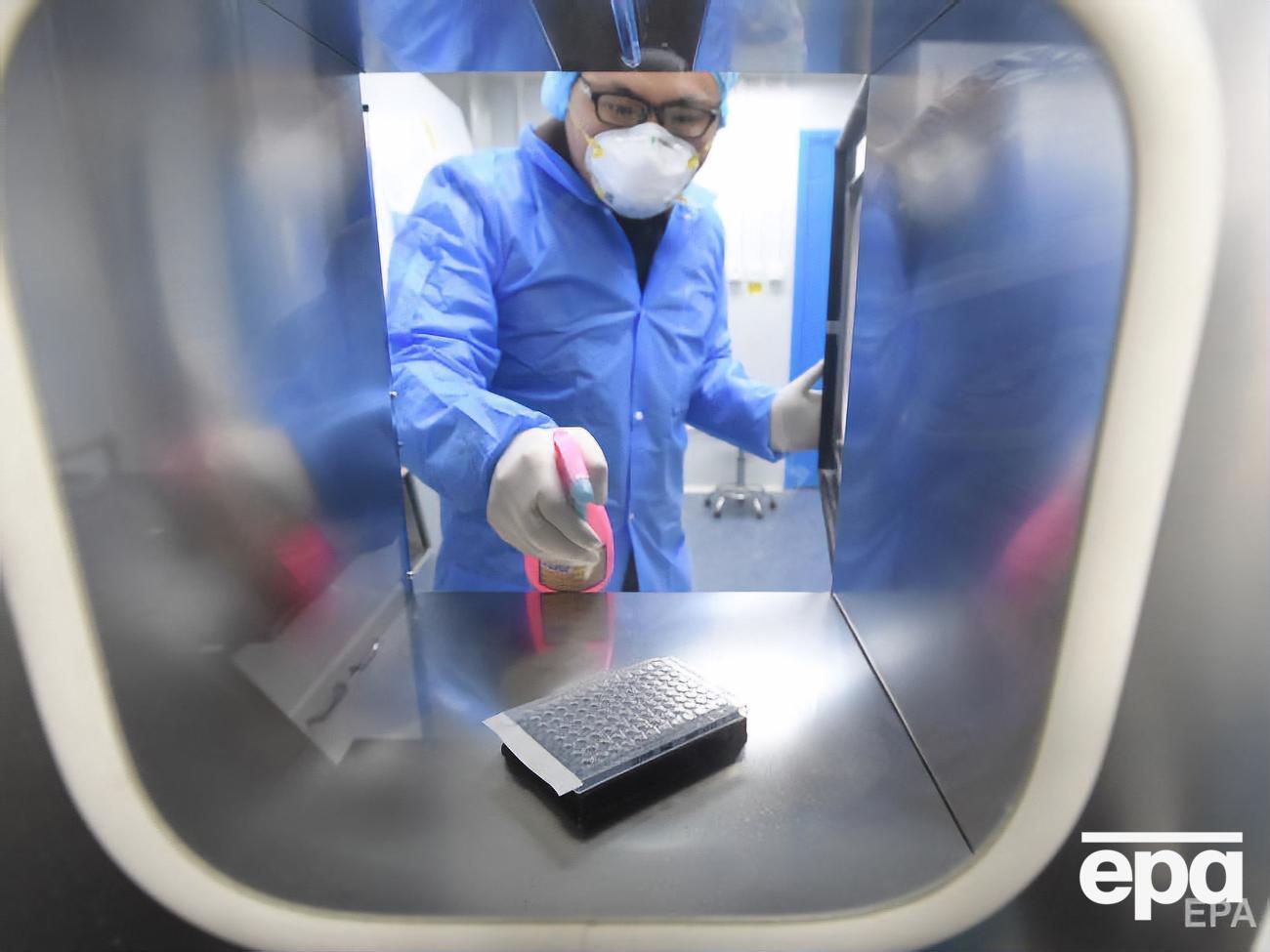 Джерела американських журналістів стверджують, що лікарі в китайській лабораторії намагалися стримати поширення вірусу на ранніх етапах