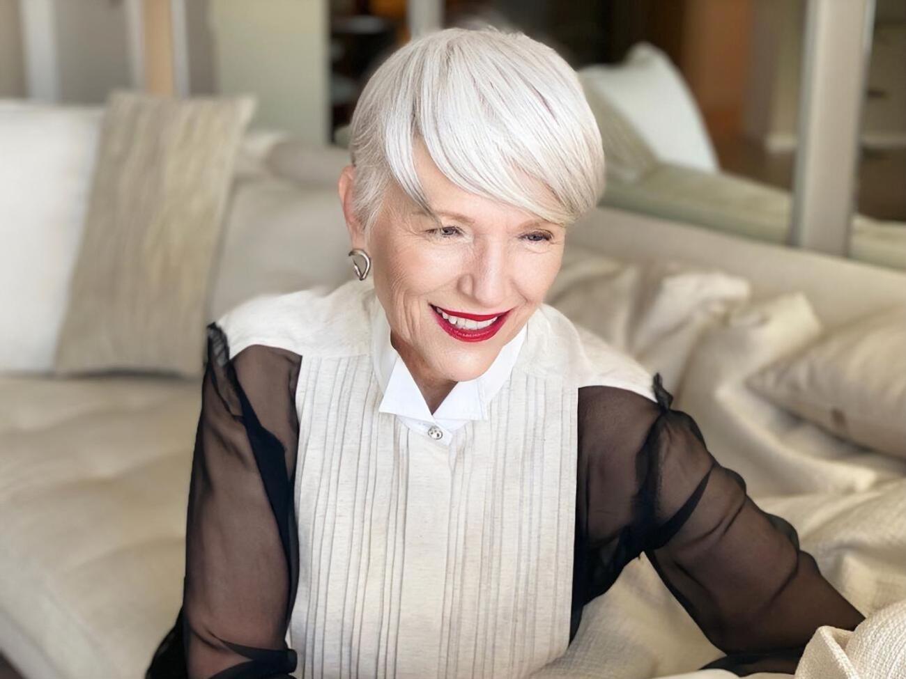 Мей Маск зняла відео вдома