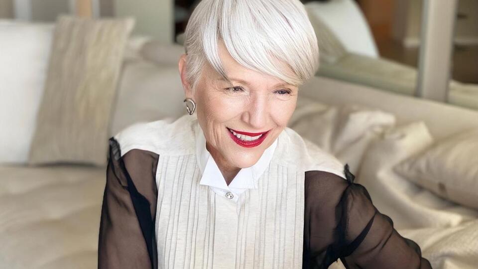 Мей Маск зняла відео вдома