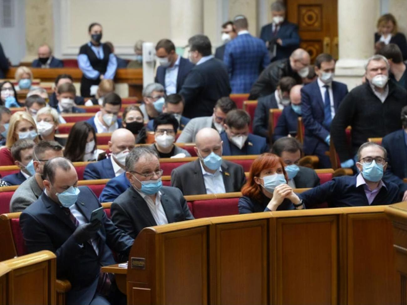 За закон віддали голоси 242 народні депутати за мінімально необхідних 226