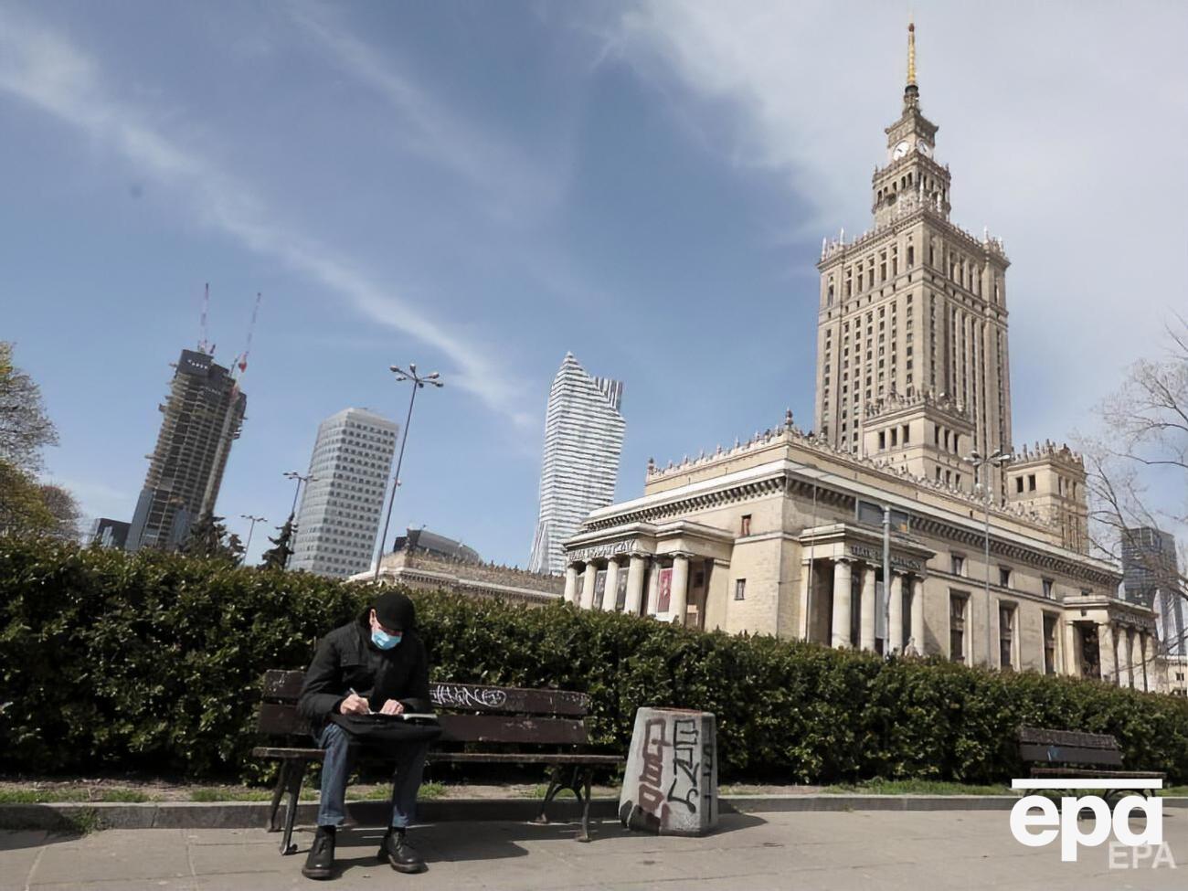 З 24 березня жителям Польщі заборонено виходити на вулицю без нагальної потреби