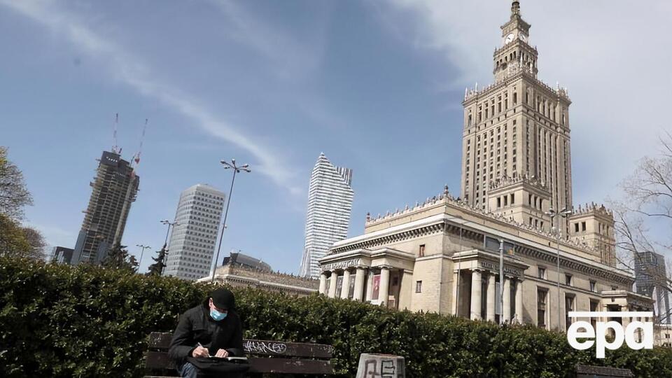 С 24 марта жителям Польши запрещено выходить на улицу без неотложной надобности