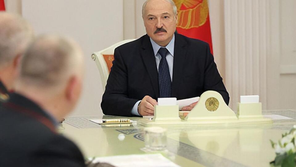 Лукашенко: Це гарний урок подумати про те, як організовувати своє життя