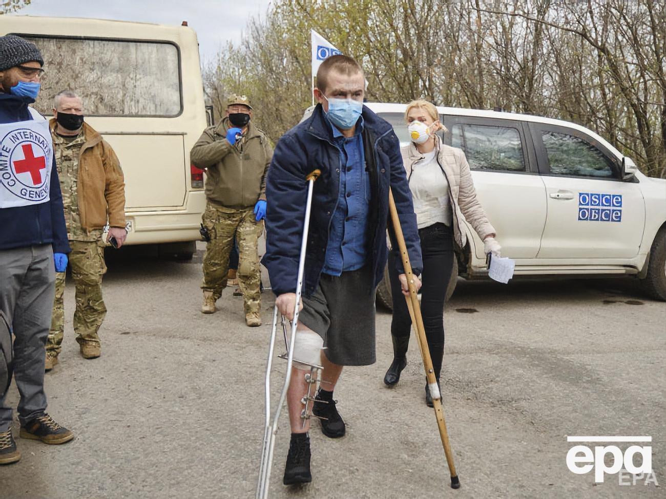 Перший 2020 року обмін. Україна забрала з ОРДЛО 20 осіб, а передала бойовикам 14. Фоторепортаж