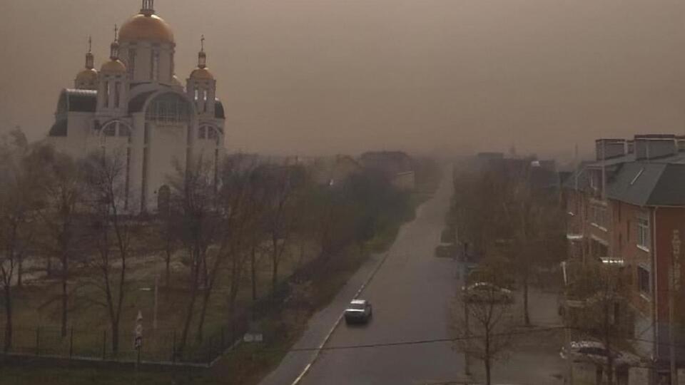 Небо над Києвом і областю змінило колір