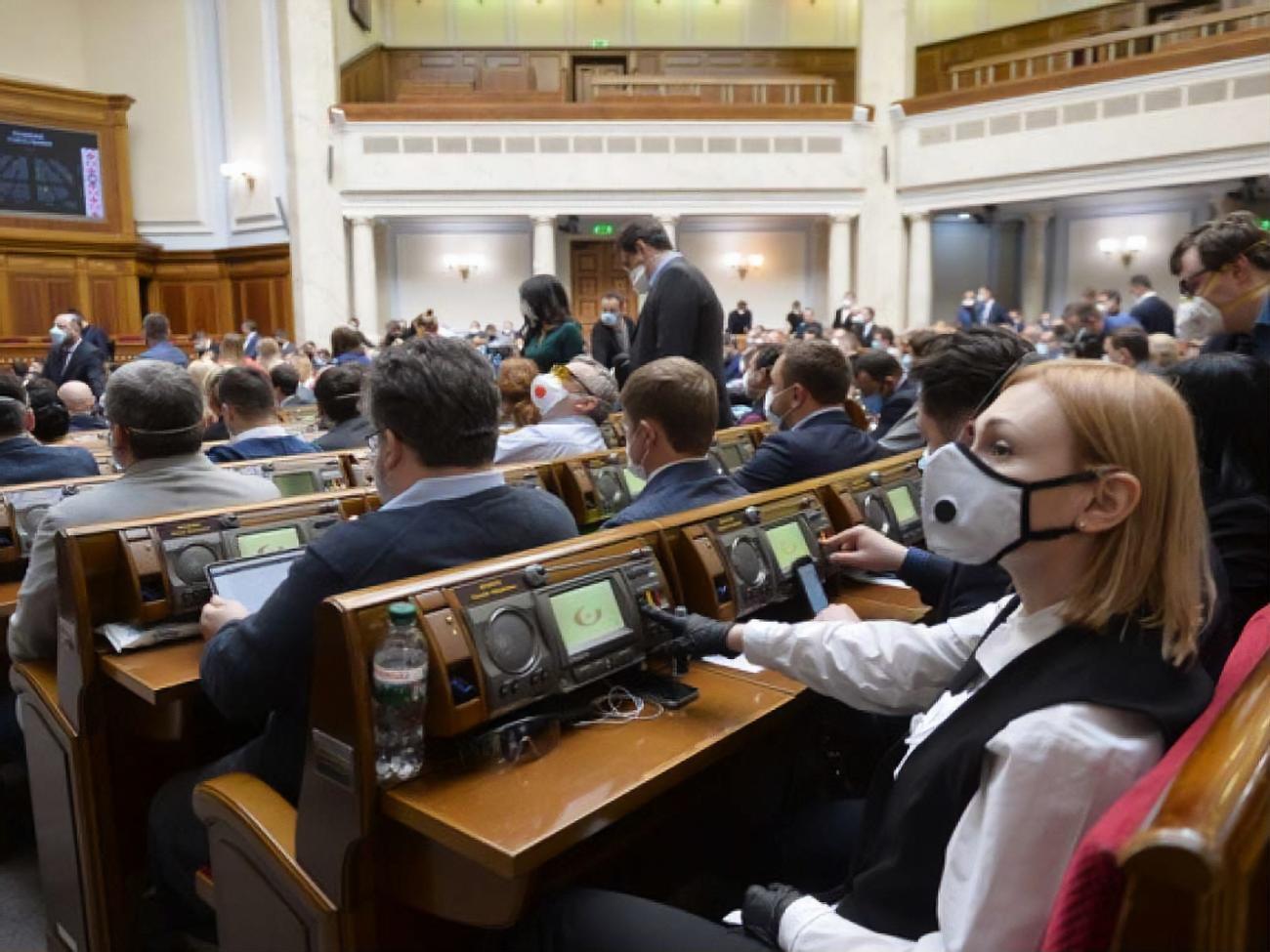 Раді доведеться розглянути чотири "блокувальні" постанови