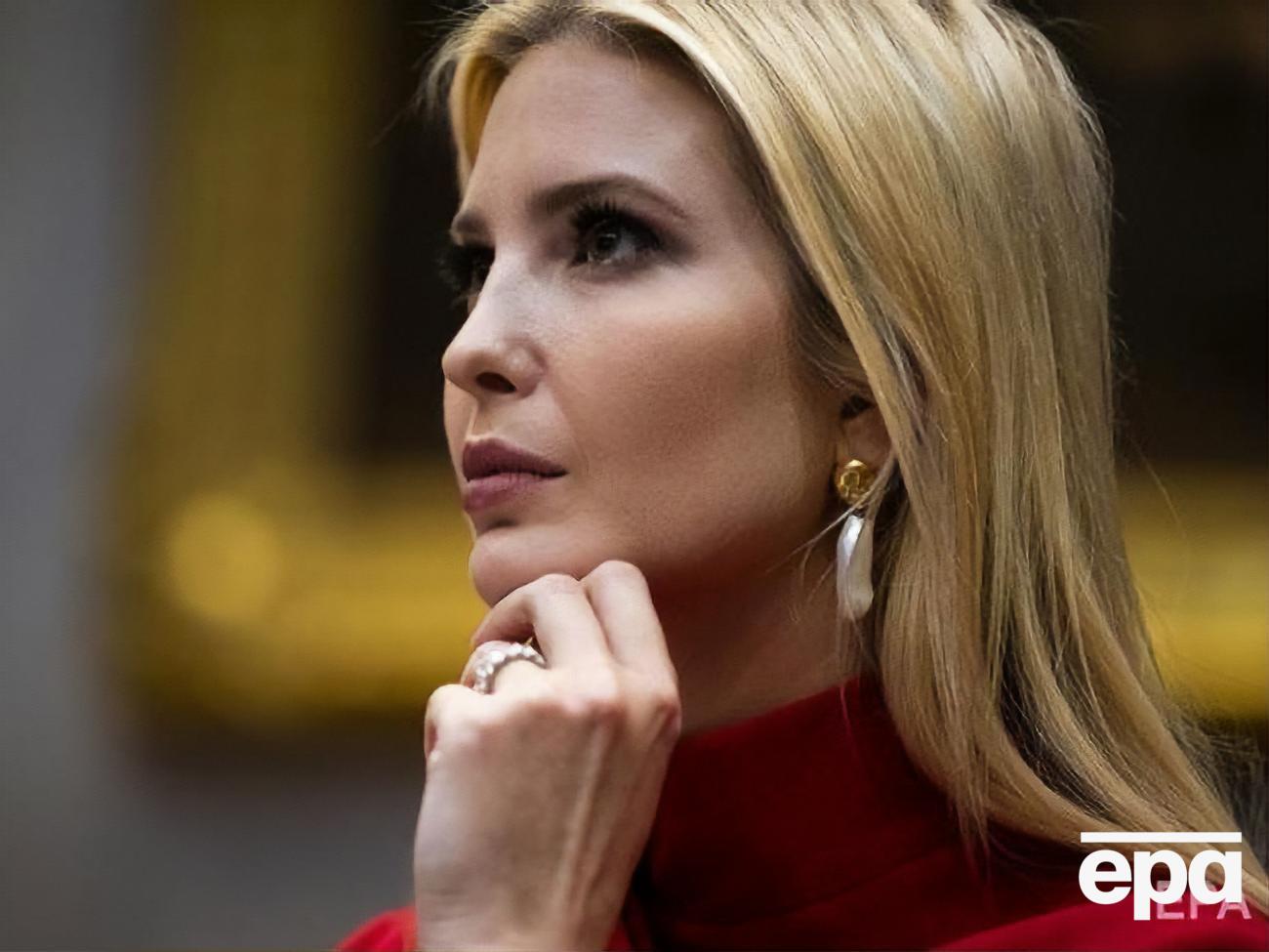 В конце марта Иванка Трамп призвала тех, "кому посчастливилось оставаться дома, сделать это"